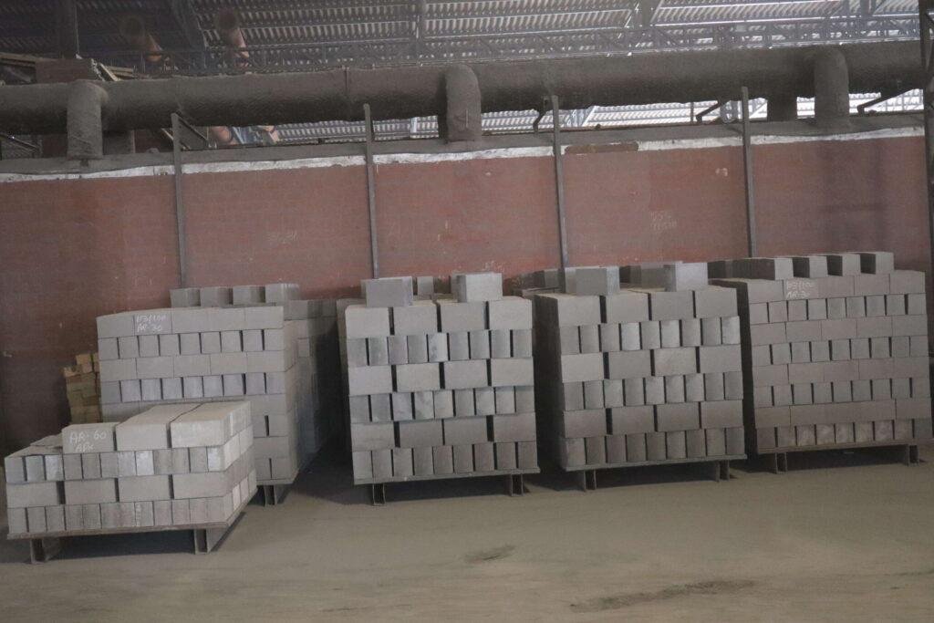 Magnesite Carbon Ladle Bricks